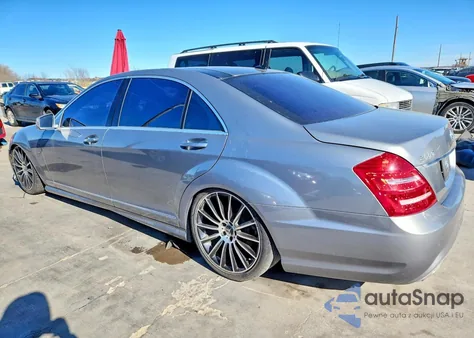 2012 Mercedes-Benz S 550 z USA, uszkodzony, nr VIN WDDNG7DB3CA487544